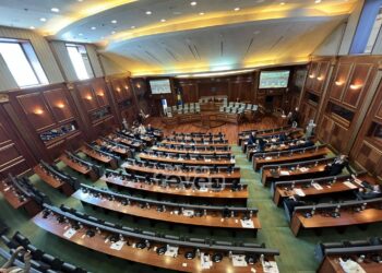 VV-ja nuk mori pjesë në seancën për përgjimet, PDK -ja vendosi kapela të zeza