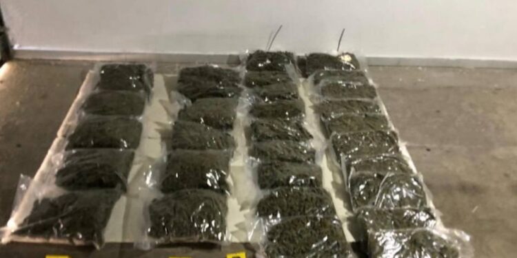 Arrestohen katër persona dhe konfiskohen dhjetëra kilogram substancë narkotike në dy operacione policore