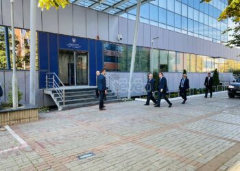 O’Brien arrin në ndërtesën e Qeverisë së Kosovës, pritet në takim nga Kurti