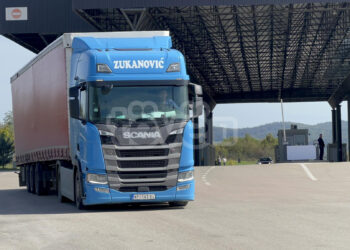 Hyn kamioni i parë me mallra serbe në Merdarë