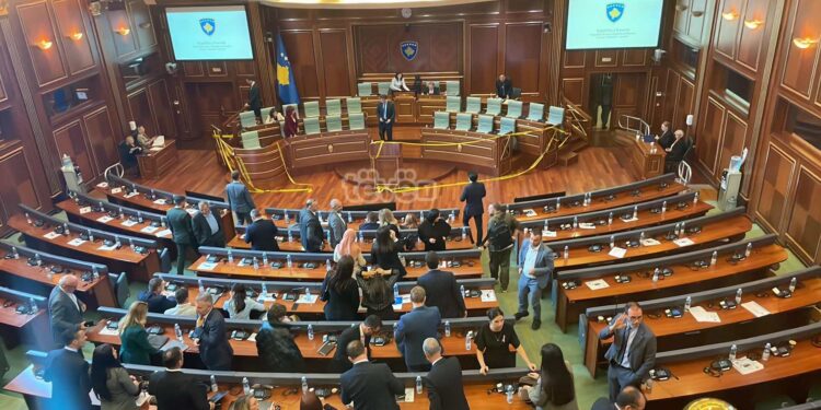 Grupi Parlamentar i Vetëvendosjes mban sot konferencë para seancës së jashtëzakonshme