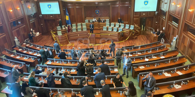 Opozita lëshon sallën – S`ka kourum, përfundon seanca e Kuvendit