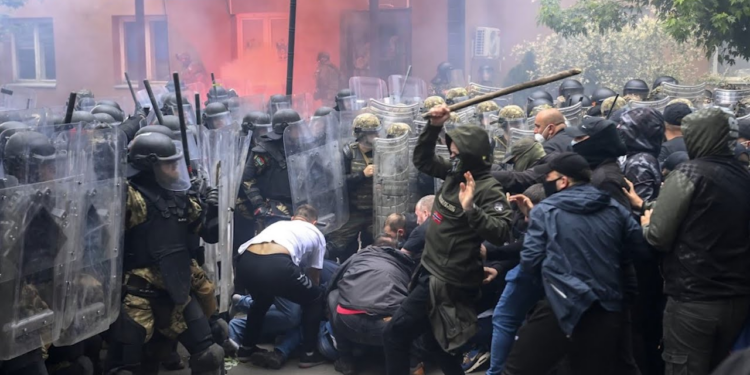 I akuzuari për sulm ndaj KFOR-it dhe Policisë së Kosovës pranon fajësinë për huliganizëm në protestat e 2023-s në veri
