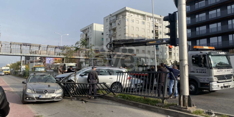 Tre persona të lënduar në aksidentin mes katër veturave në Fushë-Kosovë