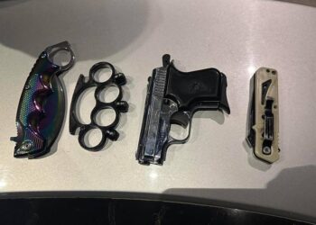 Policia gjen një armë zjarri, dy thika dhe një boks hekuri në autobusin me nxënës në Ferizaj