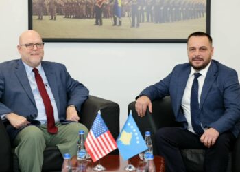 Maqedonci dhe Hovenier diskutojnë për bashkëpunimin në fushën e mbrojtjes