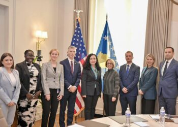 Osmani takohet me përfaqësues nga Google dhe Amazon