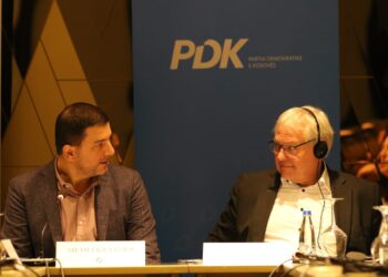 Krasniqi takohet me raportuesin për Kosovën në Bundestag, flasin për zhvillimet në vend e rajon