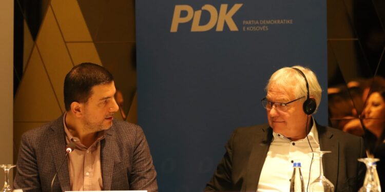 Krasniqi takohet me raportuesin për Kosovën në Bundestag, flasin për zhvillimet në vend e rajon