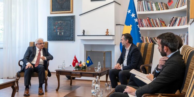 Çeku e kreu i TIKA-s flasin për bashkëpunim në fushën e kulturës e rinisë