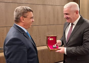 Sveçla takohet me homologun e tij bullgar, bisedojnë për sigurinë dhe sfidat globale