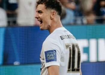 Fisnik Asllani shpërthen me dy gola ndaj Hamburgut