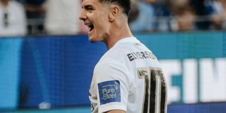 Fisnik Asllani shpërthen me dy gola ndaj Hamburgut