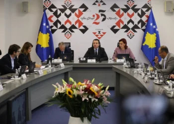 Qeveria emëron dy komisione ad hoc në mbledhjen elektronike