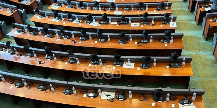 Seanca e jashtëzakonshme e Kuvendit për ambalazhuesit e ujit, VV nuk merr pjesë