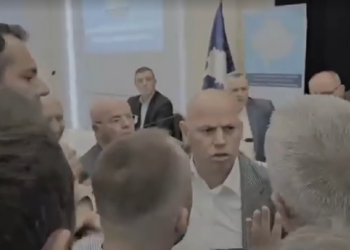 Lladrovci e Rahimaj përleshen në mbledhjen e Kuvendit të AKK-së