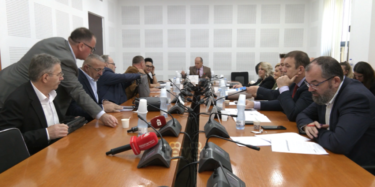 KPMM dyshohet se ka lëshuar tri licenca kundërligjshëm