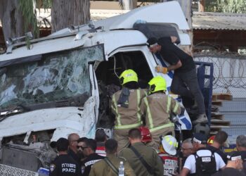Dhjetëra të lënduar pas përplasjes së një kamioni në një stacion autobusi në Tel Aviv