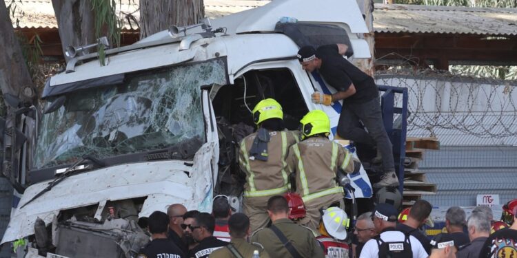 Dhjetëra të lënduar pas përplasjes së një kamioni në një stacion autobusi në Tel Aviv