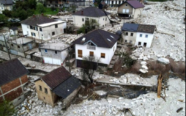 Të paktën 21 të vdekur nga stuhia shkatërrimtare në Bosnien qendrore