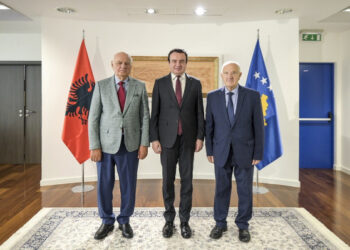 Kurti takohet me ish-presidentët Moisiu e Sejdiu