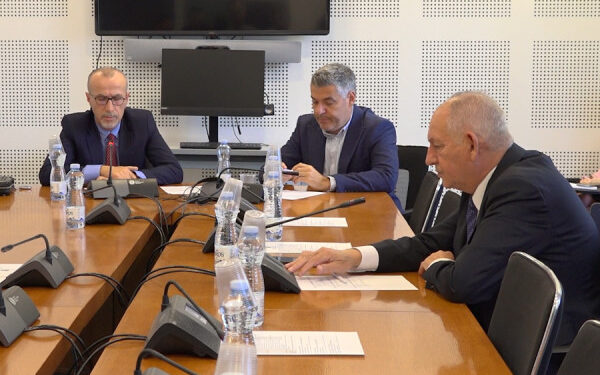 Sërish dështon Komisioni hetimor për tekstet shkollore