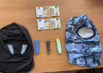 Policia gjen thikë e para të falsifikuara te nxënësit në Vushtrri