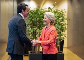 Ursula von der Leyen nesër në Prishtinë, takohet me Kurtin