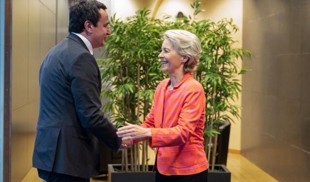Ursula von der Leyen nesër në Prishtinë, takohet me Kurtin