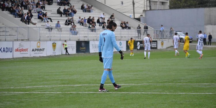 Portieri i Lirisë grushtoi bashkëlojtarin, dënohet me dy ndeshje