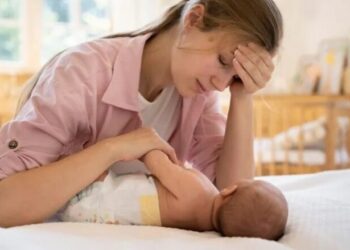 Kur nëna vuan pas lindjes, si t’i ndihmojmë?