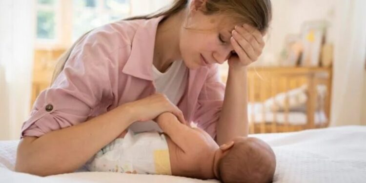 Kur nëna vuan pas lindjes, si t’i ndihmojmë?