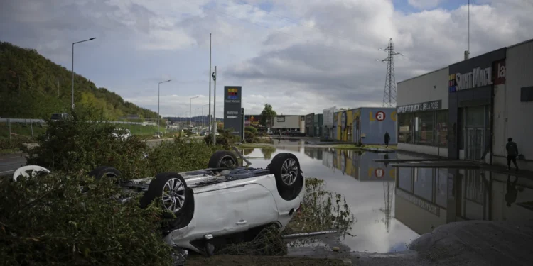 Përmbytje në Itali dhe Francë, një i vdekur mbi dy mijë persona evakuohen