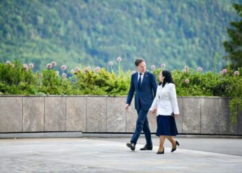 Osmani uron Rutten: Mezi pres të punojmë bashkë në avancimin e rrugës së Kosovës drejt NATO-s