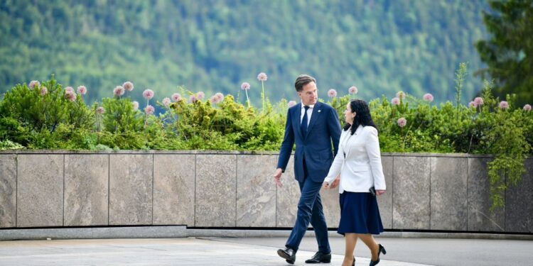 Osmani uron Rutten: Mezi pres të punojmë bashkë në avancimin e rrugës së Kosovës drejt NATO-s