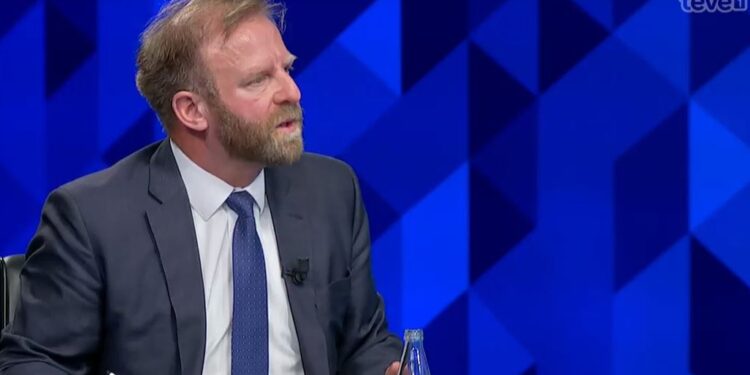 Abazi: Më kërkesë të Kurtit Lista Serbe erdhi në seancën për zgjedhjen e presidentes