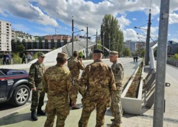 Pjesëtarë të Forcës Reaguese të Aleatëve shfaqen te Ura e Ibrit dhe në  pjesë tjera në veri