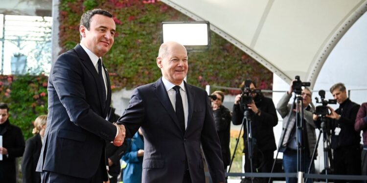 Scholz kërkon normalizim të marrëdhënieve Kosovë – Serbi