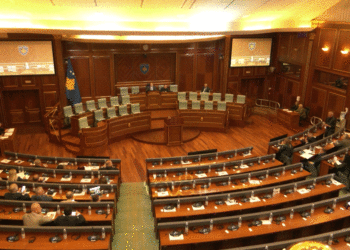 Opozita nuk arrinë të bëjë kuorumin për hetim ndaj Mimoza Kusari-Lila