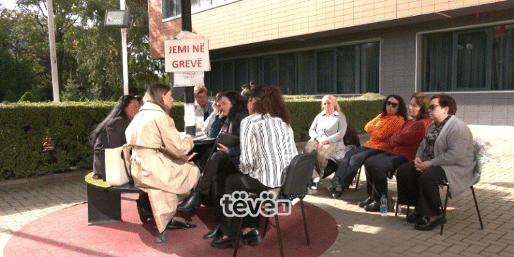 Punëtoret teknike të Kuvendit nuk do ndërpresin grevën deri në plotësimin e kërkesave të tyre