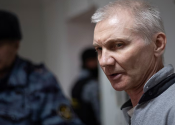 Rusia e liron një burrë që u burgos pse vajza e tij bëri vizatim kundër luftës