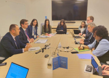 Murati takohet me Shefin e Misionit të FMN-së për Kosovën, flasin për mundësitë për bashkëpunim