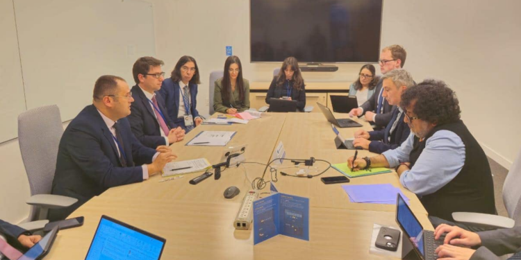 Murati takohet me Shefin e Misionit të FMN-së për Kosovën, flasin për mundësitë për bashkëpunim