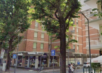 14-vjeçarja shqiptare vdes pasi bie nga çatia e një ndërtese