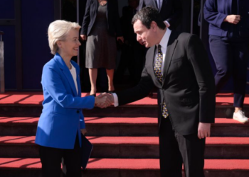Von Der Leyen-Kurtit: Të vazhdojmë të punojmë së bashku hap pas hapi për të ardhmen evropiane të Kosovës