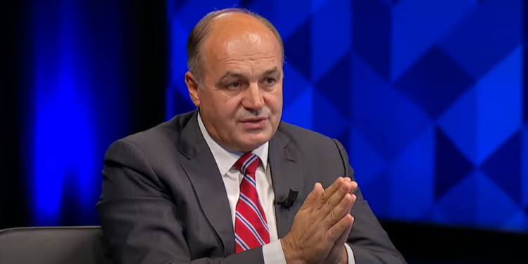 Hoxhaj: Dialogu në “vdekje klinike”, Kurti i ka thurur lavde draft-statutit të Asociacionit