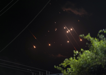 Pas sulmit iranian, Ambasada e Shqipërisë hap numrat për shqiptarët që janë në Izrael