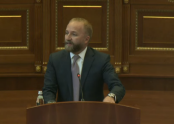 Tahiri i kërkon dorëheqje Maqedoncit: Do të mbahesh mend se ke lënë ushtrinë tënde pa bukë