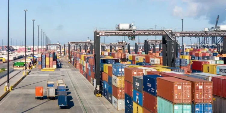 Mbyllen portet amerikane – Punëtorët në grevë