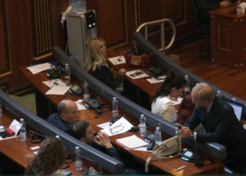 Mospjesëmarrja e pozitës në seanca të Kuvendit shihet si papërgjegjësi totale